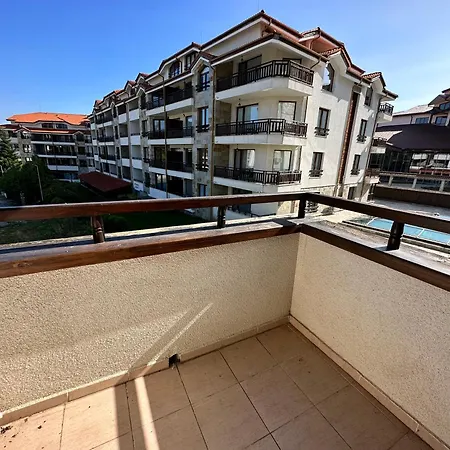 White Wood Apartment *