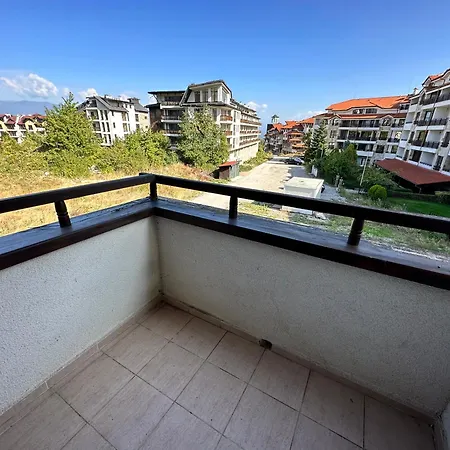 White Wood Apartment *