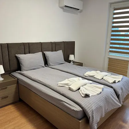 White Wood Apartment *