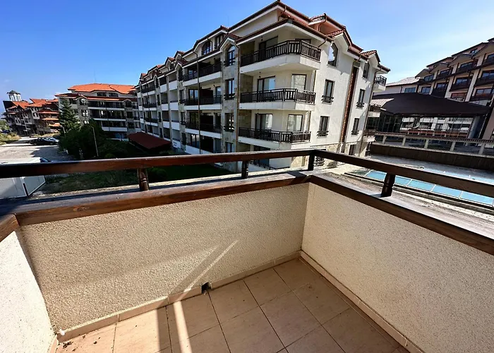 White Wood Apartment *