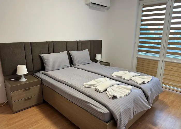 White Wood Apartment *